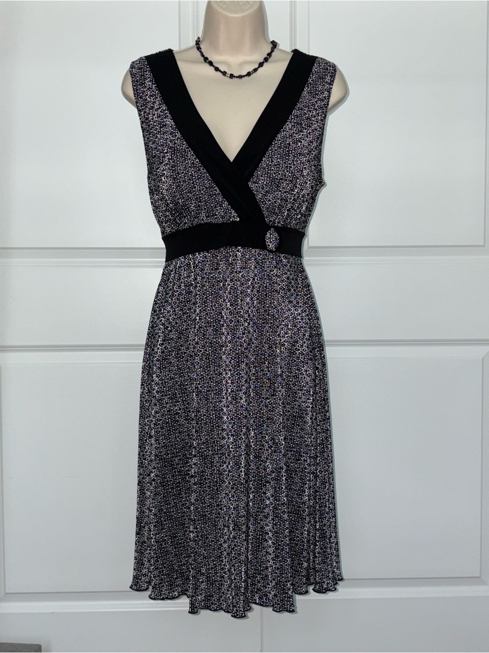 Connected Apparel Black & White Sleeveless V-Neck Midi Dress